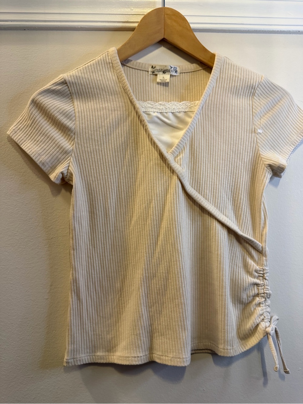 Knitworks Cream Ribbed Wrap-Style Short Sleeve Tee Shirt with lace cami Y2K